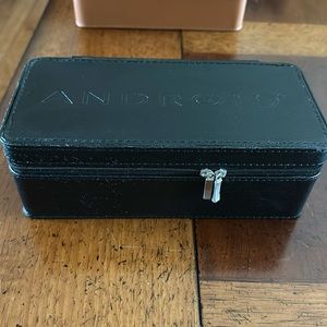 Watch case for 3 watches, great for travelling